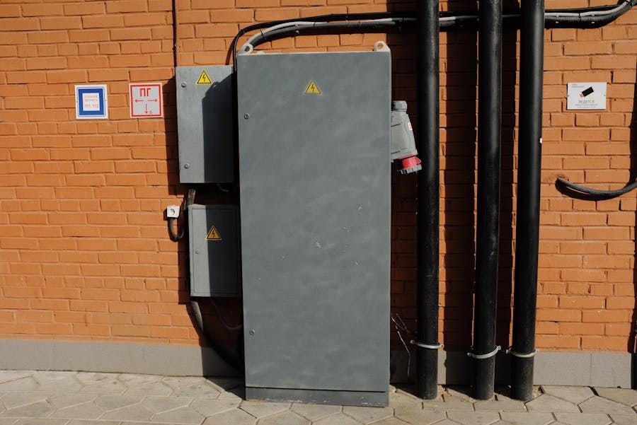 Outdoor electrical power cabinet installed beside a street wall